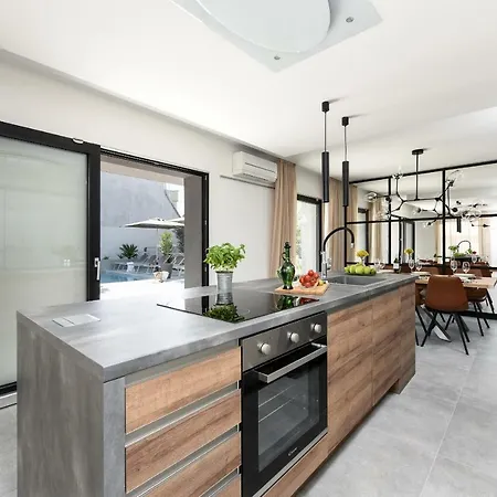 Omnia Βίλα